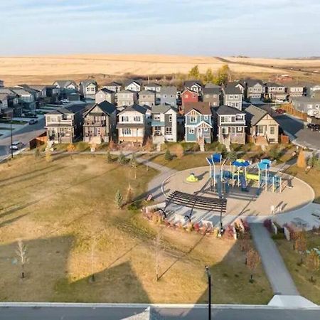 Cozy Suites In Calgary Area Balzac Eksteriør bilde