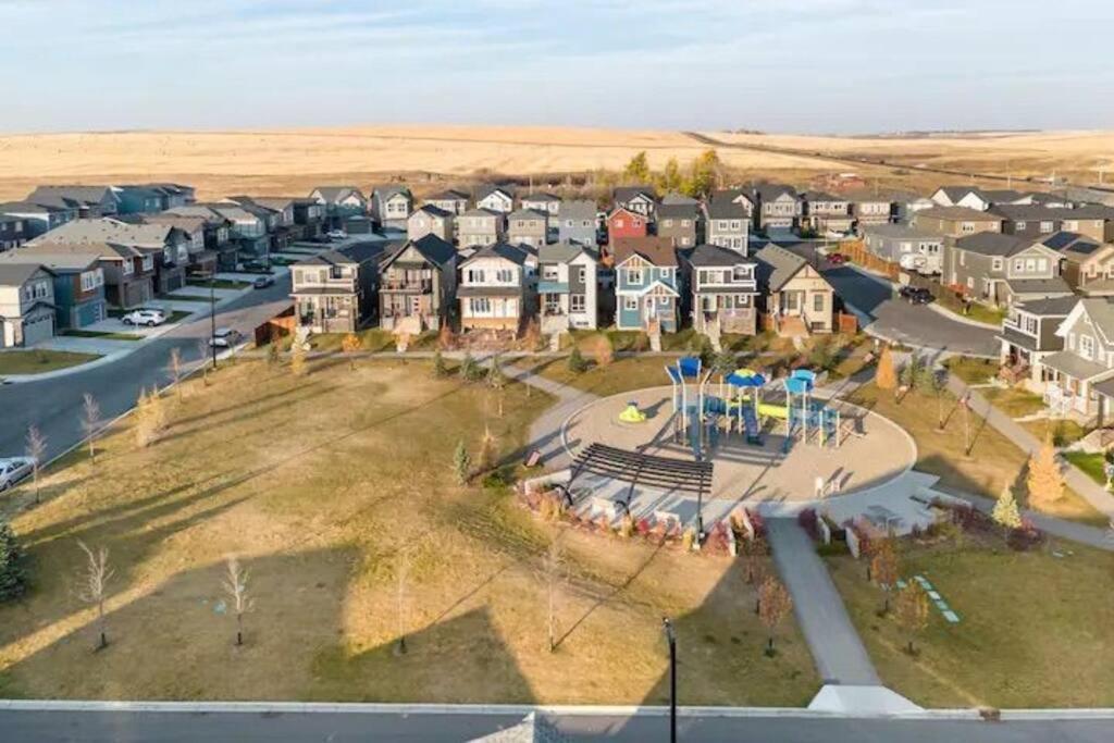 Cozy Suites In Calgary Area Balzac Eksteriør bilde