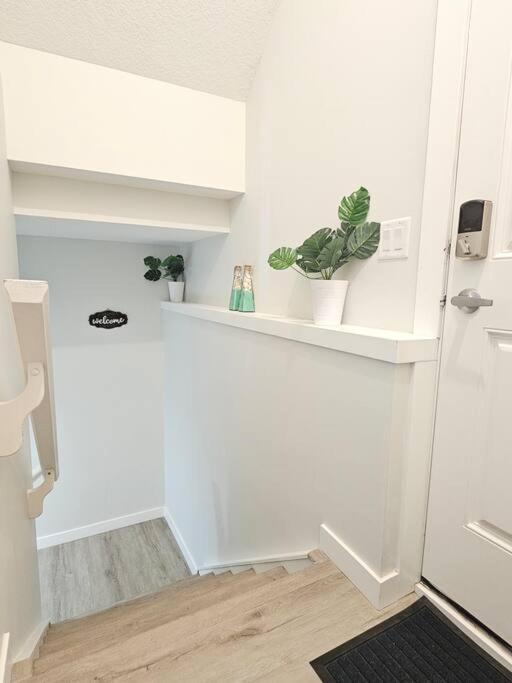 Cozy Suites In Calgary Area Balzac Eksteriør bilde