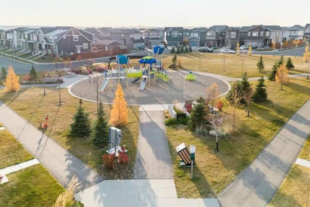 Cozy Suites In Calgary Area Balzac Eksteriør bilde
