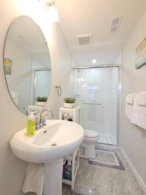 Cozy Suites In Calgary Area Balzac Eksteriør bilde