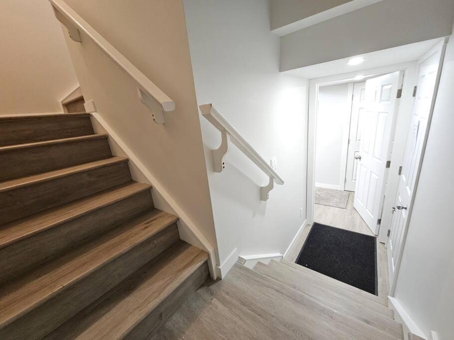 Cozy Suites In Calgary Area Balzac Eksteriør bilde